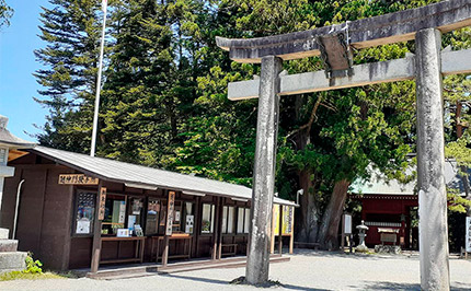 随神門授与所または参集殿(山頂)で受付
